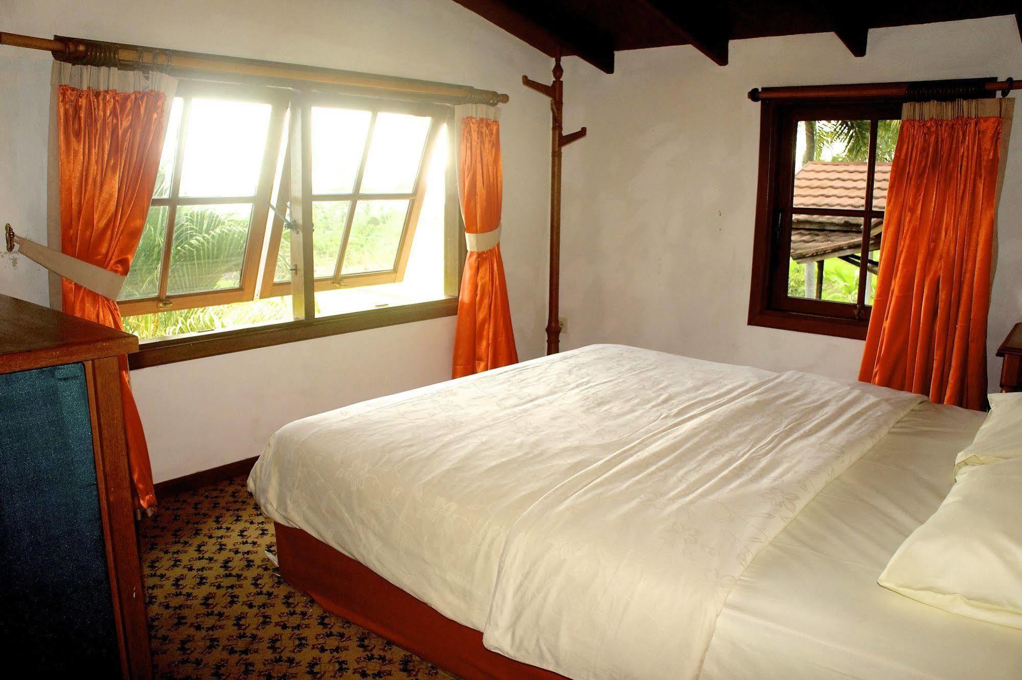 Oyo 1214 My Lagusa Hotel Cimaja Buitenkant foto