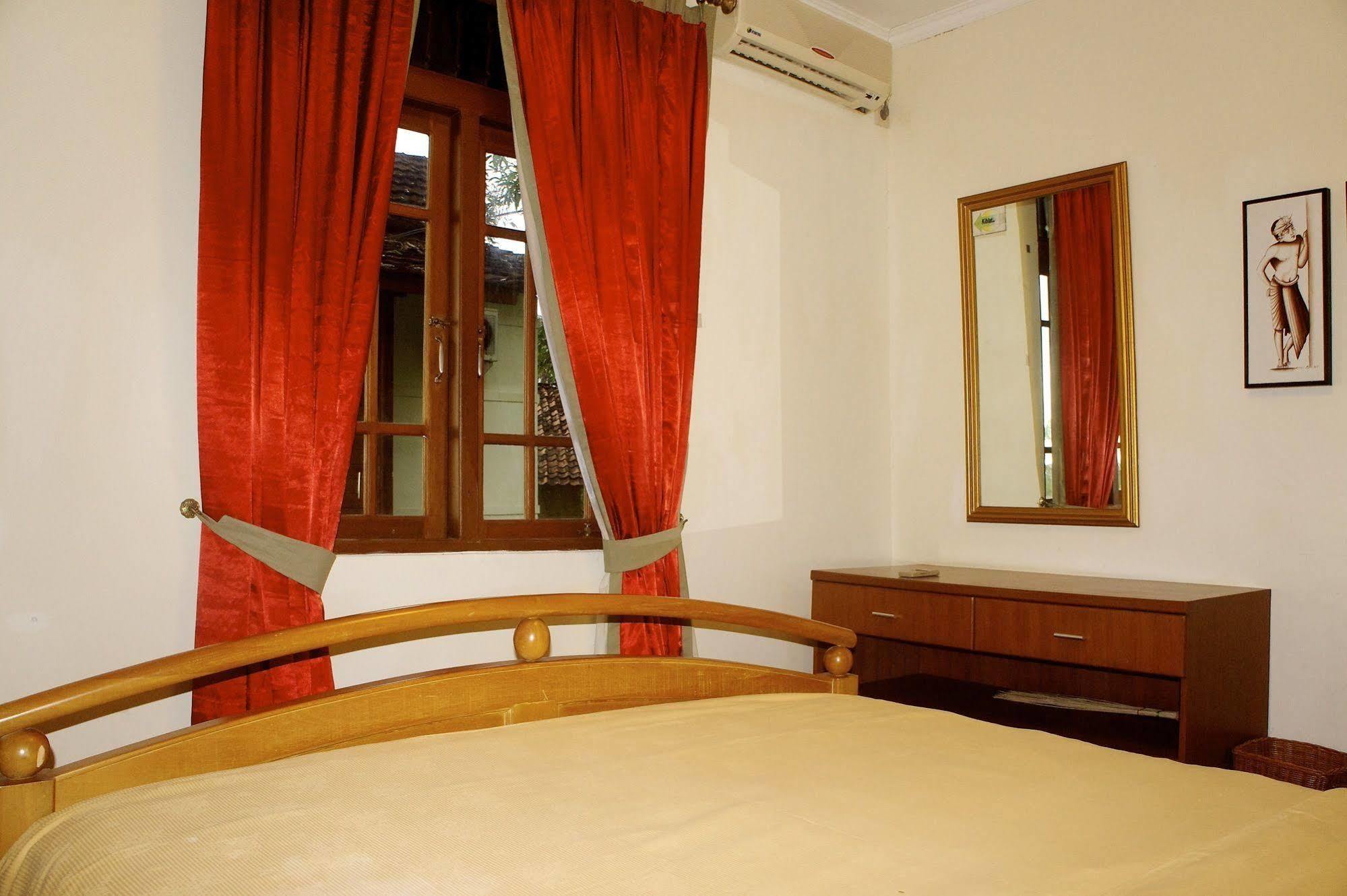 Oyo 1214 My Lagusa Hotel Cimaja Buitenkant foto